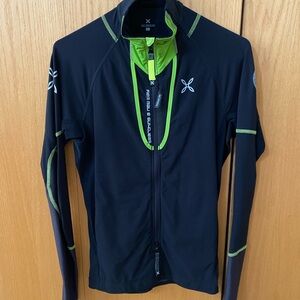 Montura Italian Brand long sleeve top, perfect for running performance. Like new